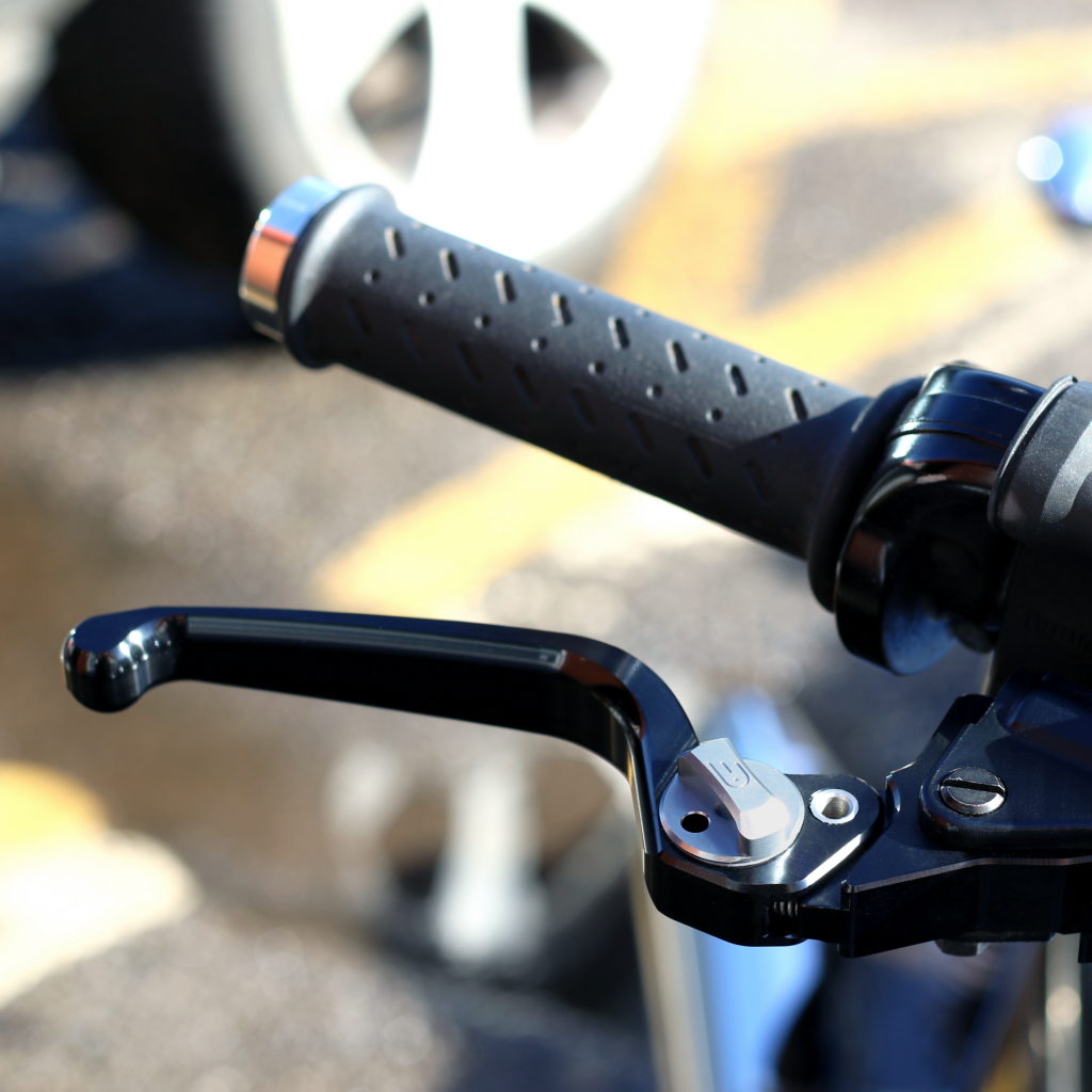 LEV-C270 Adjustable Clutch Lever for Harley Davidson by Oberon Performance on listed models